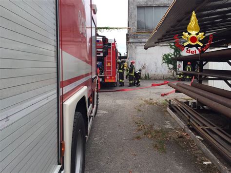 Rho Incendio In Una Ditta Di Materiali Plastici Corriere It