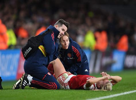 Miedema, Mead and Putellas: Why are there so many ACL injuries in women