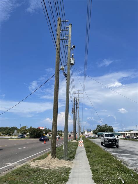 Distribution Crews In Florida Set 58 Poles Spanning 1 62 Miles In 48