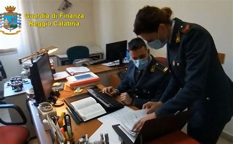 Assenteismo Indagati Cinque Dipendenti Comunali Per Truffa Aggravata