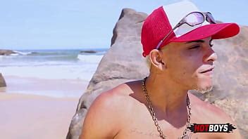 Mega orgía de jóvenes en la playa XVIDEOS