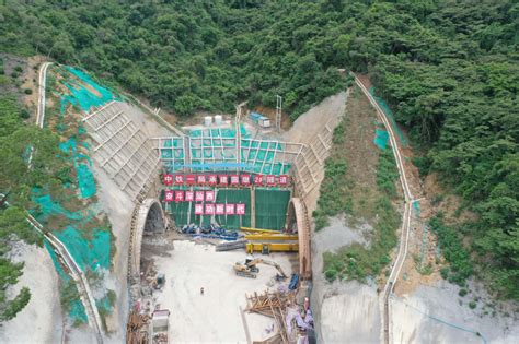 深汕西高速改扩建项目深汕特别合作区段首个隧道小里程顺利贯通 上游新闻 汇聚向上的力量