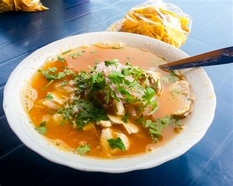 encebollado de pescado peruano