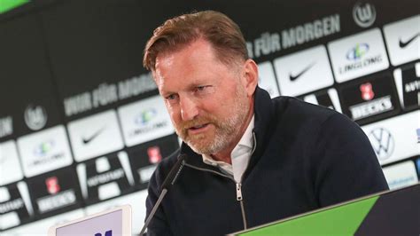 Vfl Wolfsburg Ralph Hasenh Ttl Startet Mit Hunger Und Einem Hauch Von