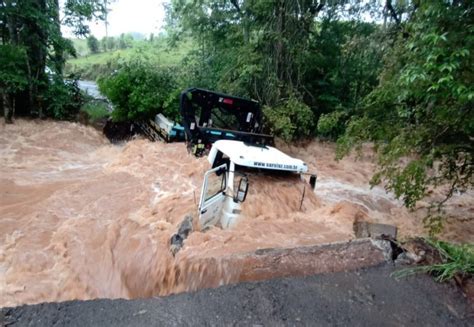 Ponte Desmorona E Homens Ficam Ilhados No Meio Oeste BelosF7