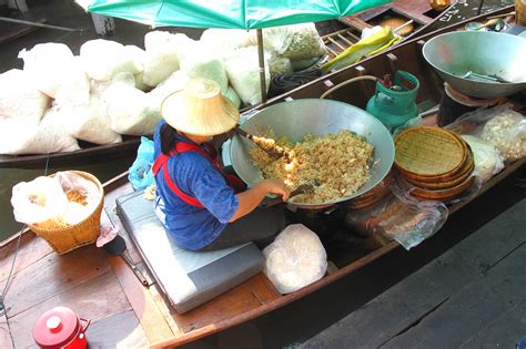 Taling Chan Floating Market - Weekend Floating Market Near Bangkok – Go ...