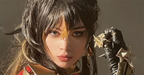 Hot girl xứ Trung khiến fan bỏng mắt cosplay nhân vật múi nào ra múi nấy