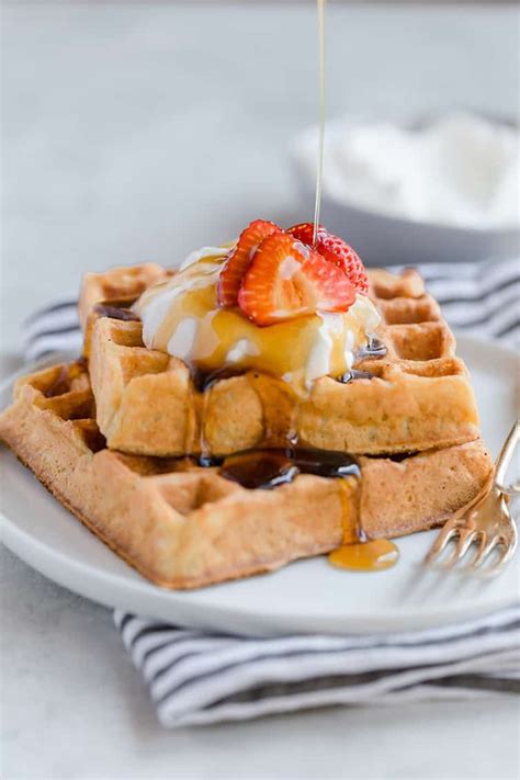 Fluffy And Crisp Buttermilk Waffles Recetas De Comida F Ciles