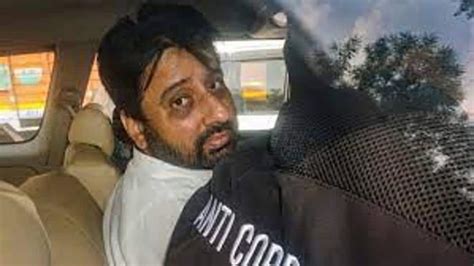 Ed Raids Aap S Delhi Mla Amanatullah Khan In Money Laundering Probe