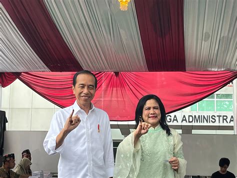 Presiden Jokowi Dan Ibu Negara Iriana Nyoblos Di Tps Gambir