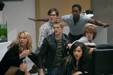 She Drops Her Towel Totally Naked Jennifer Lawrence Made Zoe Kravitz Uncomfortable By Going