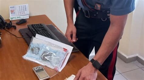 In Auto Con La Figlia Incinta Chiede Aiuto Nascondevano Droga