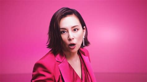 米倉涼子、吠える！「日本のスマホ代は高すぎる！」 楽天モバイル新イメージキャラクターに 新tvcm「カンタン申込篇」「余計な条件なし篇