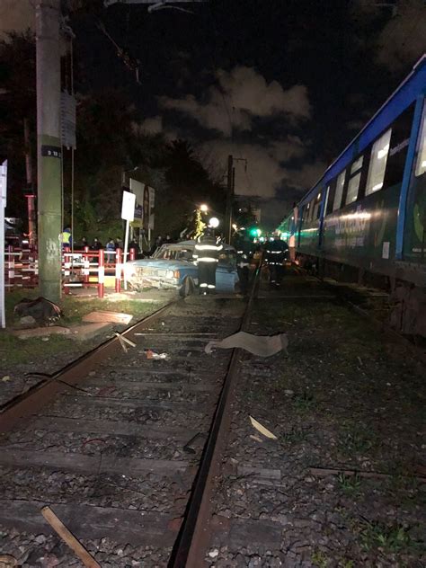 Una formación del Tren Roca arrolló a un auto en Adrogué