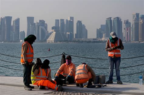 Mondial Au Qatar Travailleurs Trangers Lenvers Du D Cor