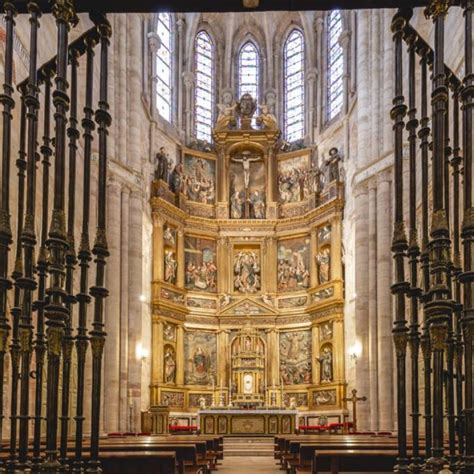 Presbiterio Y Altar Mayor Catedral De Sig Enza