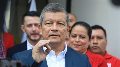 Candidato Del Fmln Recicla Campa A De S Nchez Cer N