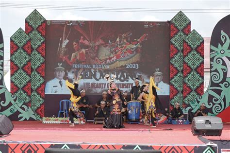 Pemprov Lomba Karungut Seni Budaya Bertutur Dengan Iringan Musik