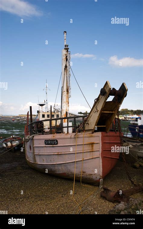 Sirius un viejo barco que necesiten restauración Bembridge amarrados