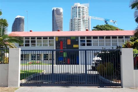 Qld school, businesses close after six local COVID cases