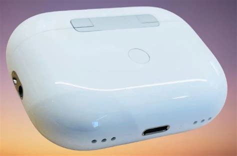 Новости — Такими будут AirPods Pro 2 — с ремешком и встроенным в кейс ...