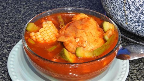 Caldo De Pollo Con Verduras Rojo Muy Economico Y Facil De Preparar