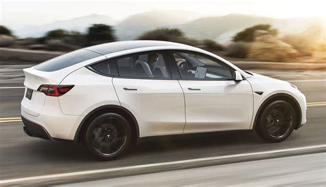 Tesla Model Y Wird Ab Sofort Ausgeliefert Tesla Elektroauto Auto Hot