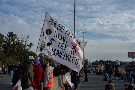 Movilización en Rosario tras la suspensión del tratamiento de la Ley de