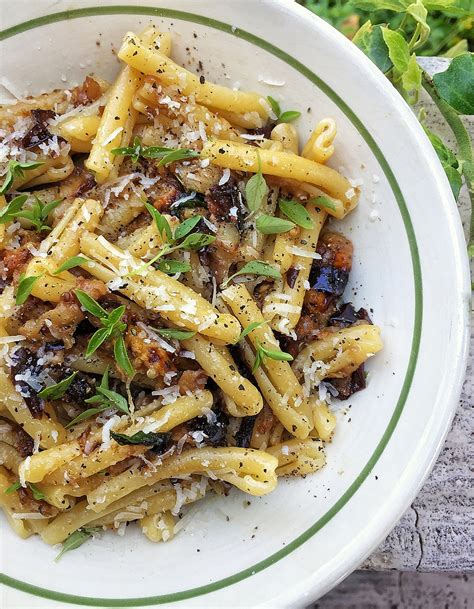 Pasta Con Le Melanzane In Bianco Siciliani Creativi In Cucina