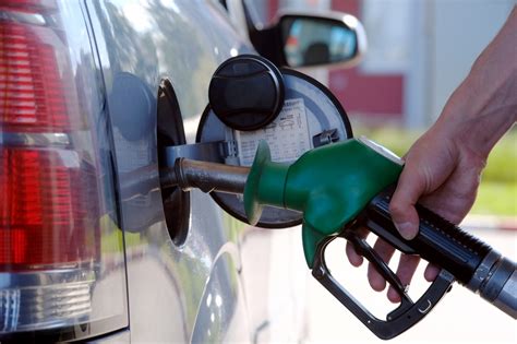 Carburanti Ancora In Salita La Benzina Al Self Arriva A Euro A