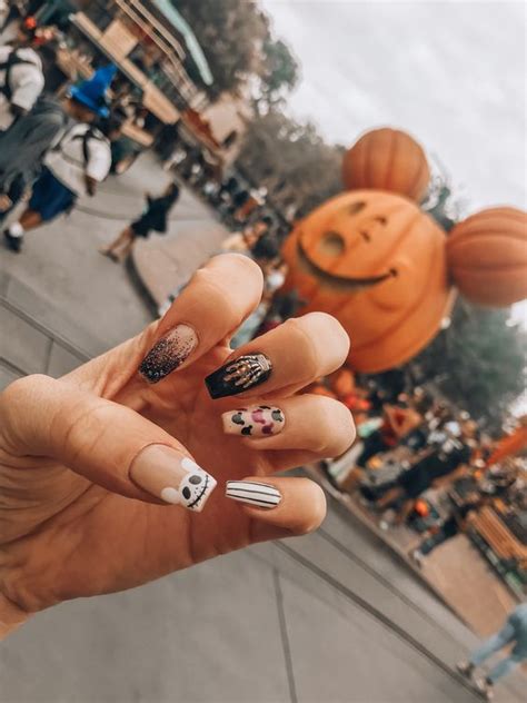 Uñas para Octubre 2022 que te Inspirarán a decorar tu Manicura