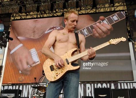 Def Leppard Phil Collen 8 Photos and Premium High Res Pictures - Getty ...