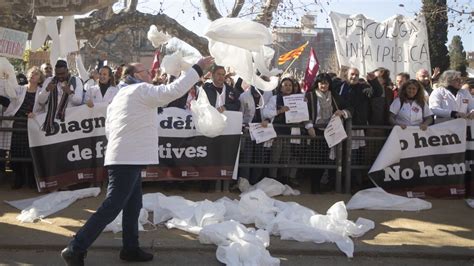 La Generalitat Llega A Un Acuerdo Con El Sindicato De M Dicos Y Se