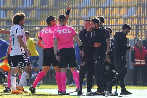 Colo Colo Festeja La Uc Sufre Historial Reciente De Cabero Juez De