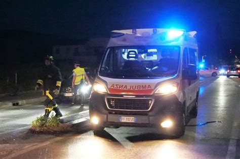 Incidente mortale a Roma la vittima è una 35enne grave la figlia di