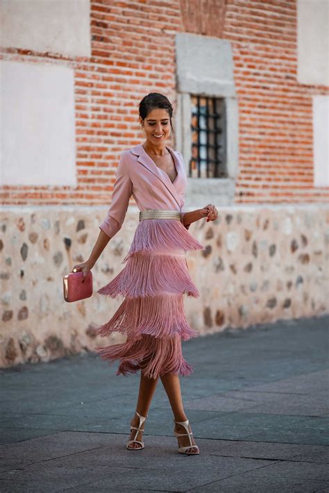 Look Invitada El Vestido Rosa De Flecos Invitada Perfecta