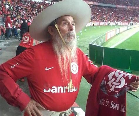 Inter Lamenta Morte Do Ga Cho Do Beira Rio Torcedor S Mbolo Do Clube