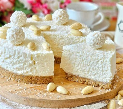 Cheesecake Cremosa E Golosa Gusto Raffaello Dolce Con Cocco E Mandorle