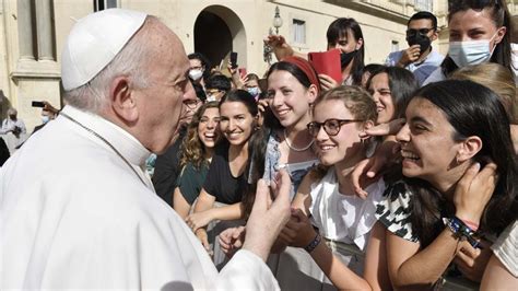 Pope Exhorts Young People To “intensively” Live The Upcoming World