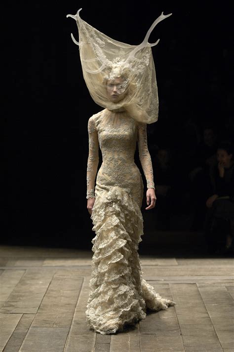 Trendstop | Alexander McQueen: Savage Beauty, Met