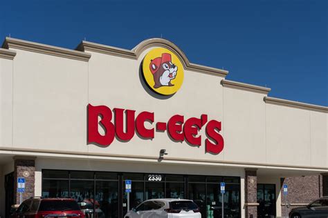 I visited the famed Buc-ee's chain - I tried its 'world-famous ...