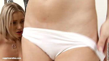 Deep Fingering sensual escena lésbica por SapphiX XVIDEOS