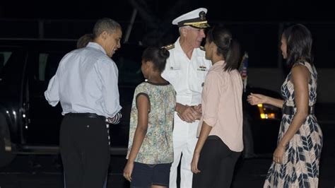 Obama hits the links in Hawaii