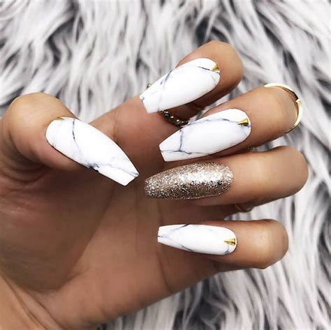 65 White And Gold Marble Nails Plan Artplan