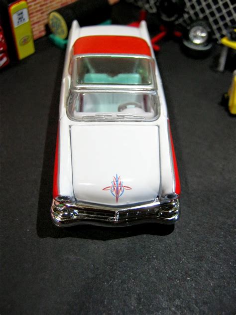 164 Collection Ford Crown Victoria 1956 Hot Wheels Showcase