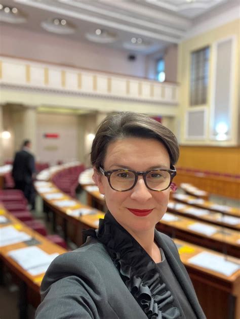 Prvi Selfie Iz Sabora Knežević će Volontirati Spomenula I Kandidaturu