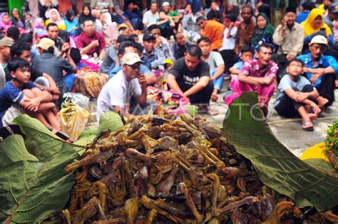 Tradisi Sewu Sempol Sambut Ramadhan Di Kudus Antara Foto