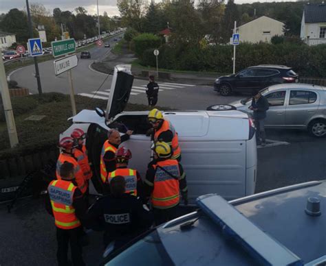 Rtl Infos Thionville Spectaculaire Accident Au Rond Point De L Europe