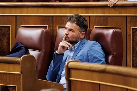 Rufián tacha de rácanas las medidas del Gobierno y pide un fondo de