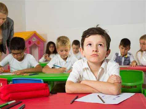 Niños aburridos en la escuela qué hacer y cómo ayudarlos